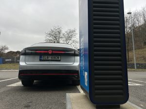 VW ID.7 u dobíječky PRE: foto Žena v autě.cz