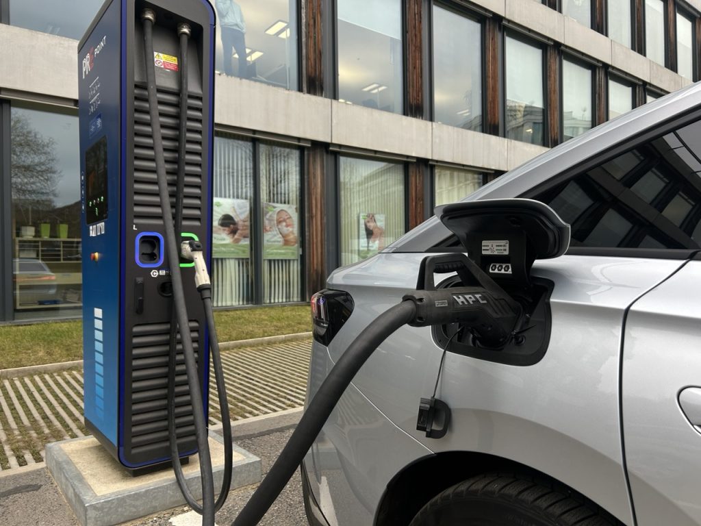 VW ID.7 u dobíječky PRE: foto Žena v autě.cz