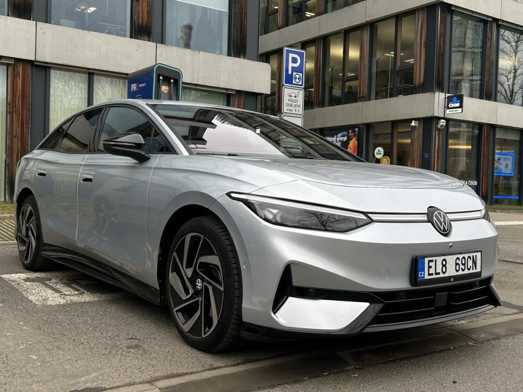 VW ID.7 u dobíječky PRE: foto Žena v autě.cz