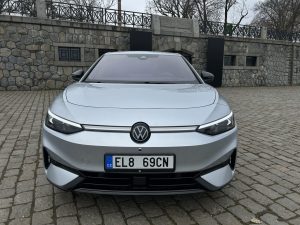 test VW ID.7: foto Žena v autě.cz_0868 ve velké velikosti