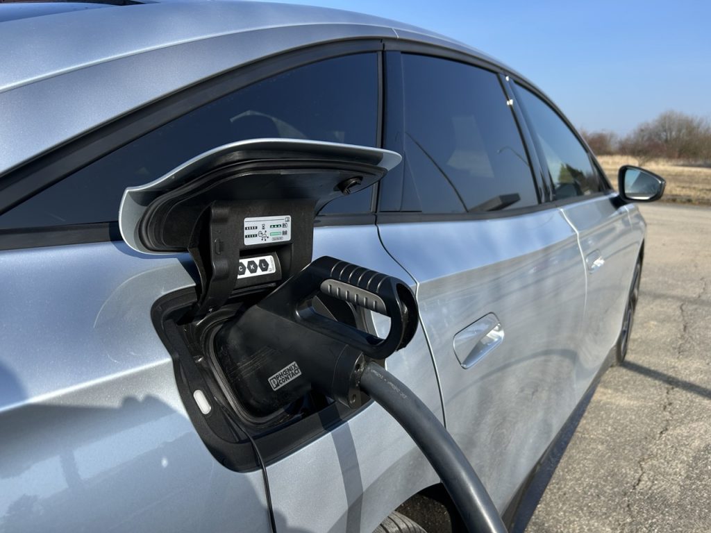 VW ID.7 u dobíječky PRE: foto Žena v autě.cz