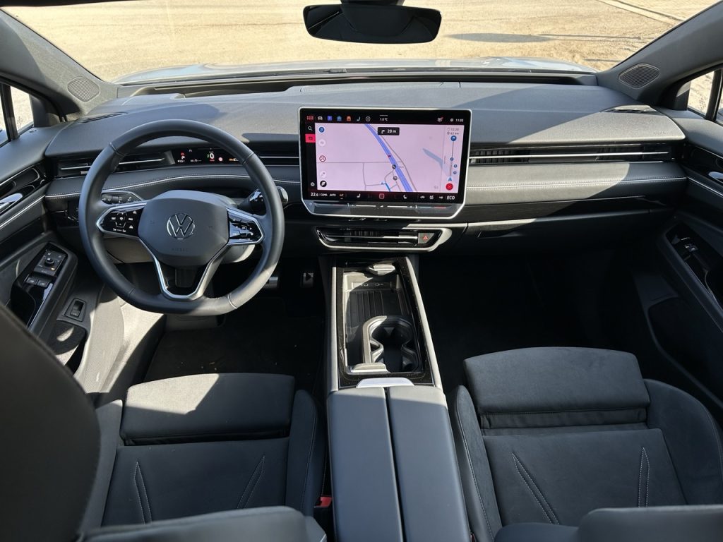 test VW ID.7: foto Žena v autě.cz_0939 ve velké velikosti