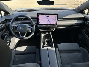 test VW ID.7: foto Žena v autě.cz_0939 ve velké velikosti