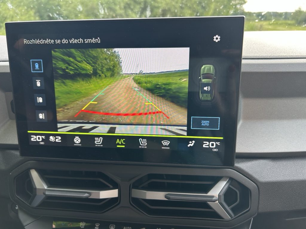 Dacia Bigster: foto Žena v autě.cz_4319 ve velké velikosti