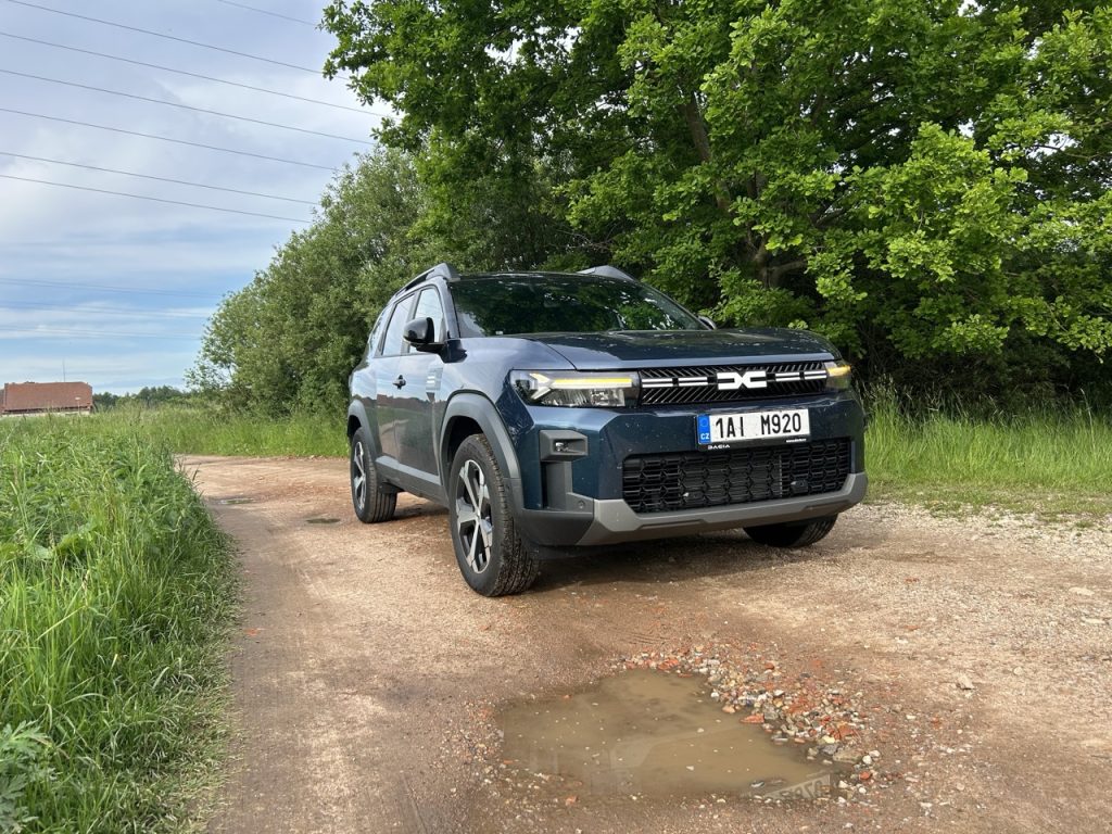Dacia Bigster: foto Žena v autě.cz