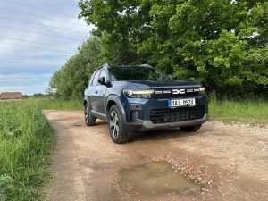 Dacia Bigster: foto Žena v autě.cz