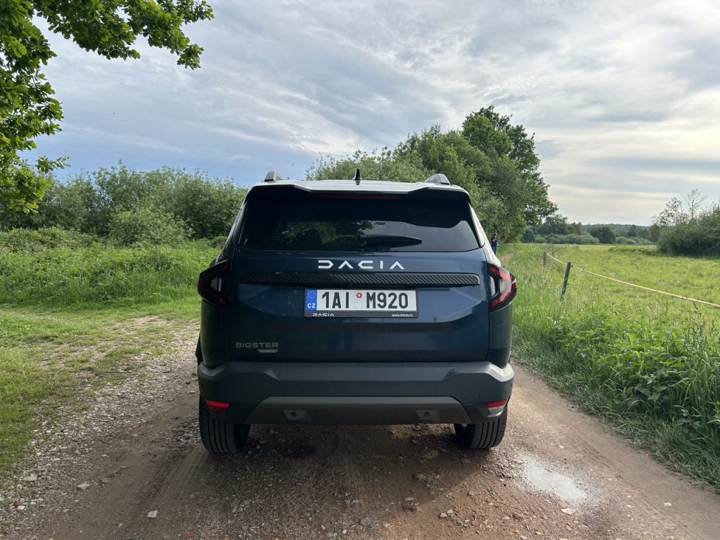 Dacia Bigster: foto Žena v autě.cz