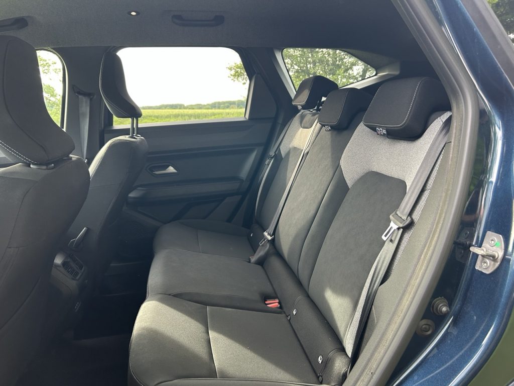 Dacia Bigster: foto Žena v autě.cz_4335 ve velké velikosti