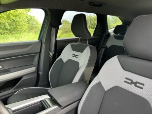 Dacia Bigster: foto Žena v autě.cz