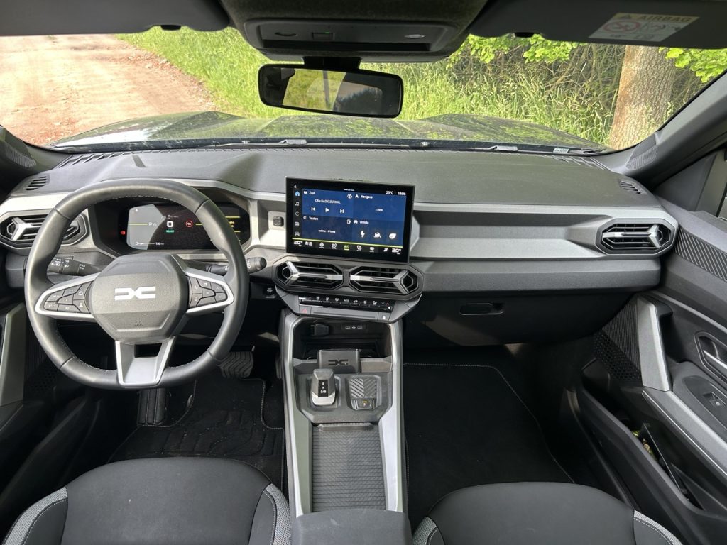 Dacia Bigster: foto Žena v autě.cz_4357 ve velké velikosti