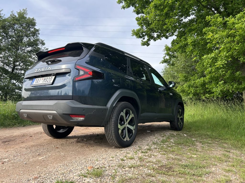 Dacia Bigster: foto Žena v autě.cz_4367 ve velké velikosti