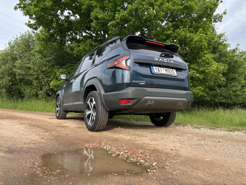 Dacia Bigster: foto Žena v autě.cz_4368 ve velké velikosti