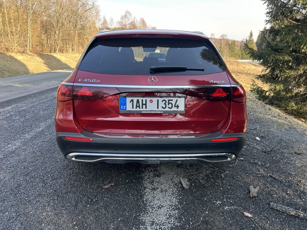 Mercedes_Benz E: foto Žena v autě.cz_1784 ve velké velikosti