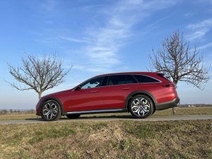 Mercedes_Benz E: foto Žena v autě.cz_1809 ve velké velikosti