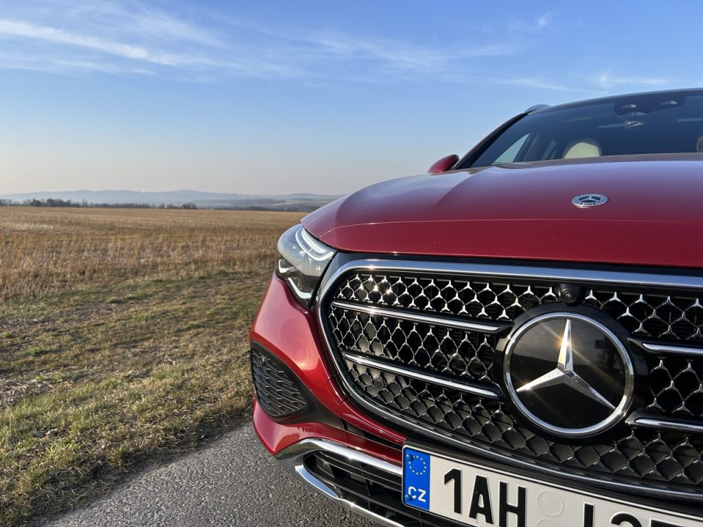 Mercedes_Benz E: foto Žena v autě.cz_1846 ve velké velikosti