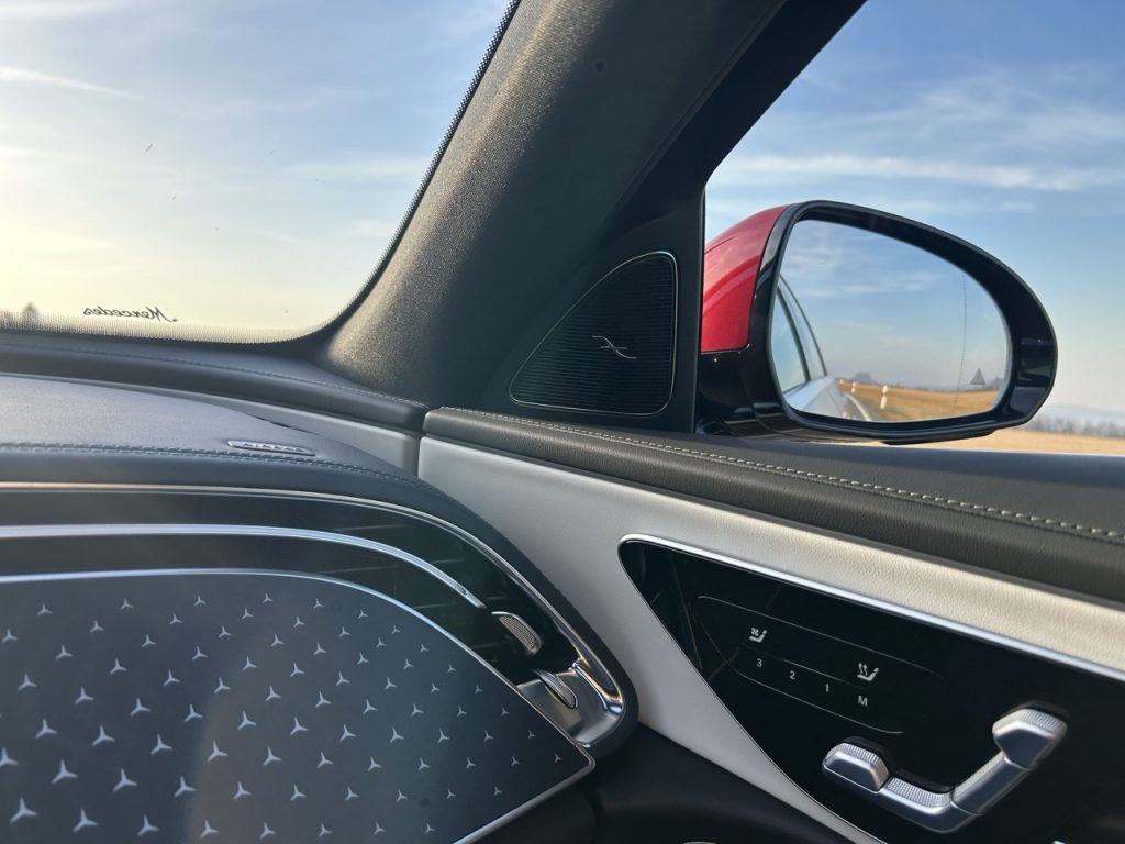 Mercedes_Benz E: foto Žena v autě.cz_1856 ve velké velikosti