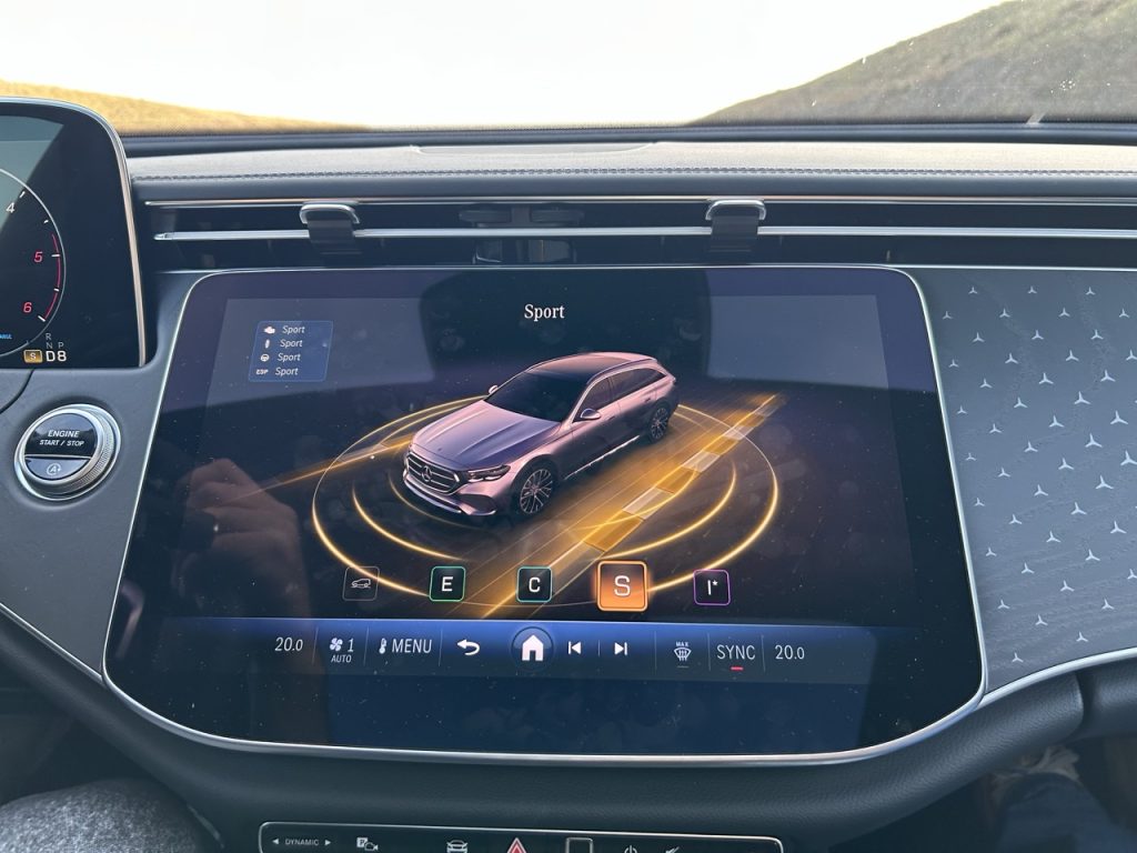 Mercedes_Benz E: foto Žena v autě.cz_1860 ve velké velikosti