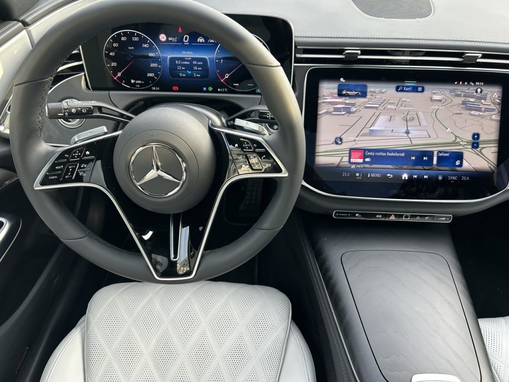 Mercedes_Benz E: foto Žena v autě.cz_1863 ve velké velikosti