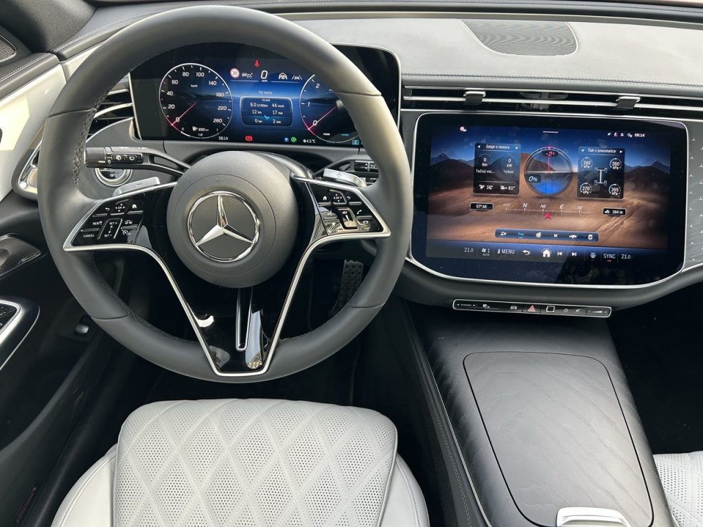 Mercedes_Benz E: foto Žena v autě.cz_1864 ve velké velikosti
