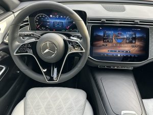 Mercedes_Benz E: foto Žena v autě.cz_1864 ve velké velikosti