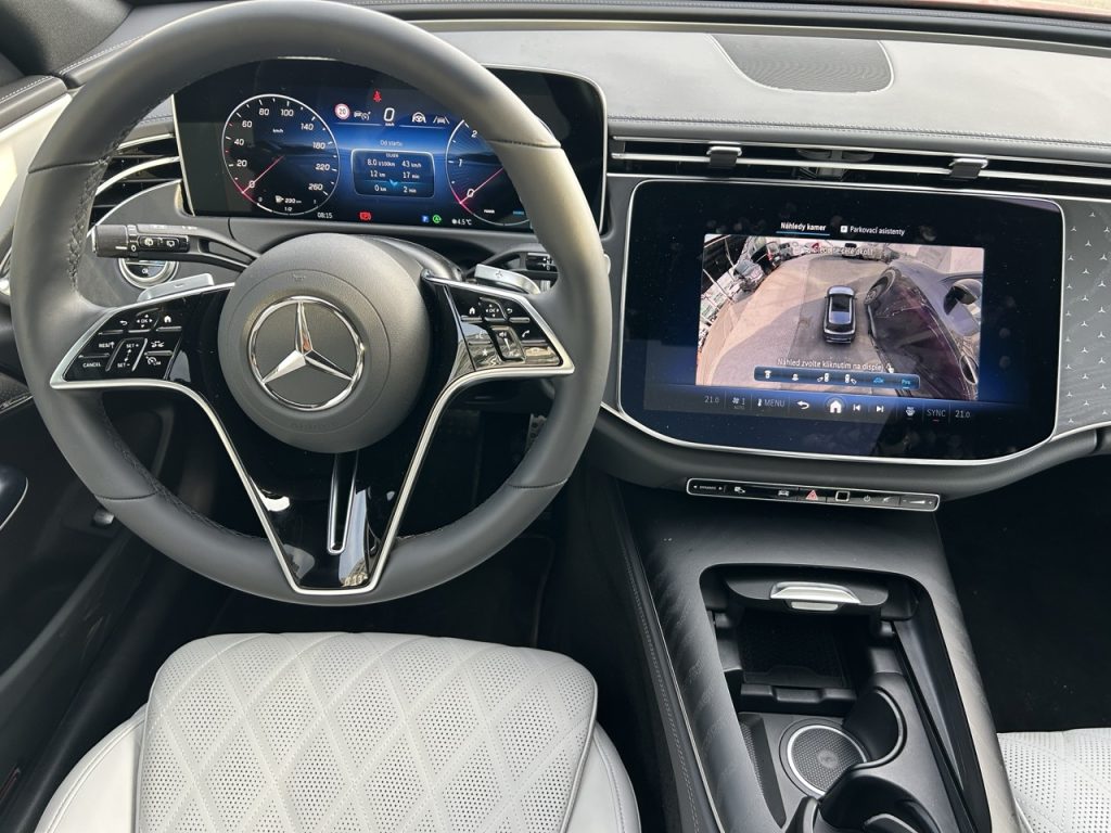 Mercedes_Benz E: foto Žena v autě.cz_1866 ve velké velikosti
