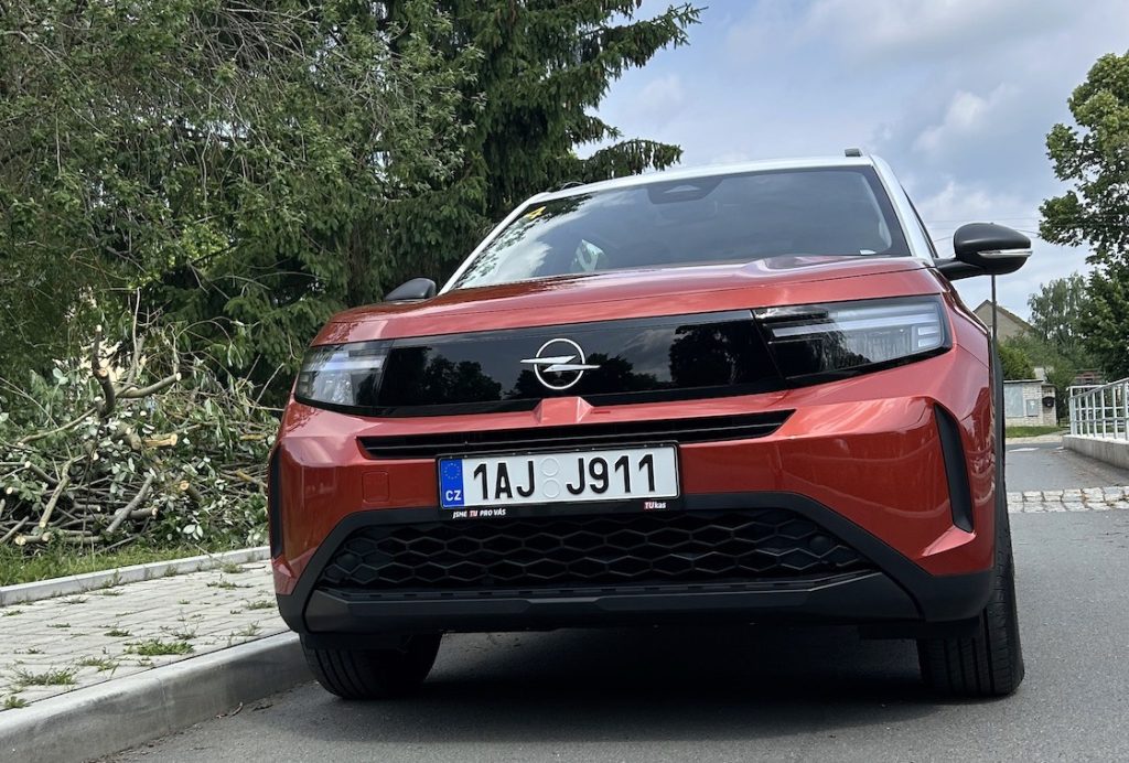 Opel Frontera: foto Žena v autě.cz