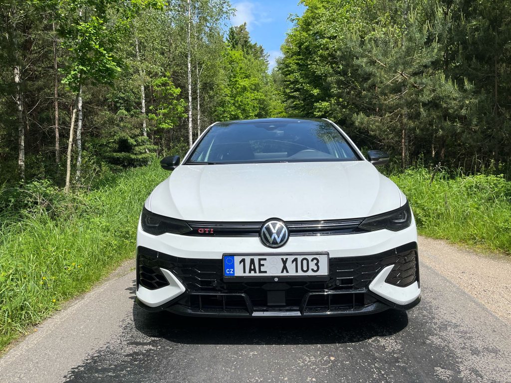 test VW Golf GTI: foto Žena v autě.cz Image 2025-06-02 at 14.41.33 (3)