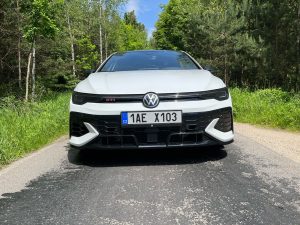 test VW Golf GTI: foto Žena v autě.cz Image 2025-06-02 at 14.41.34