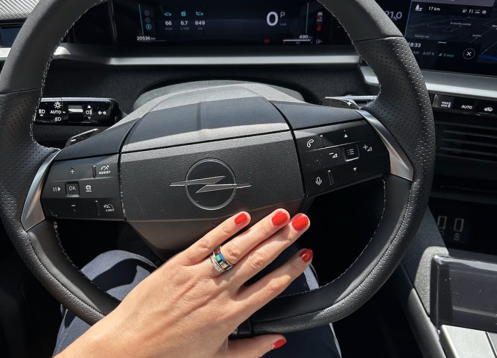 Opel Grandland: foto Žena v autě.cz