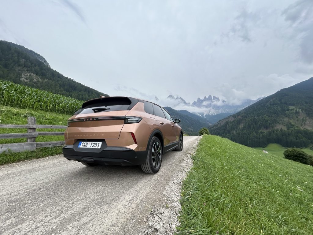 Opel Grandland: foto Žena v autě.cz_5418 ve velké velikosti