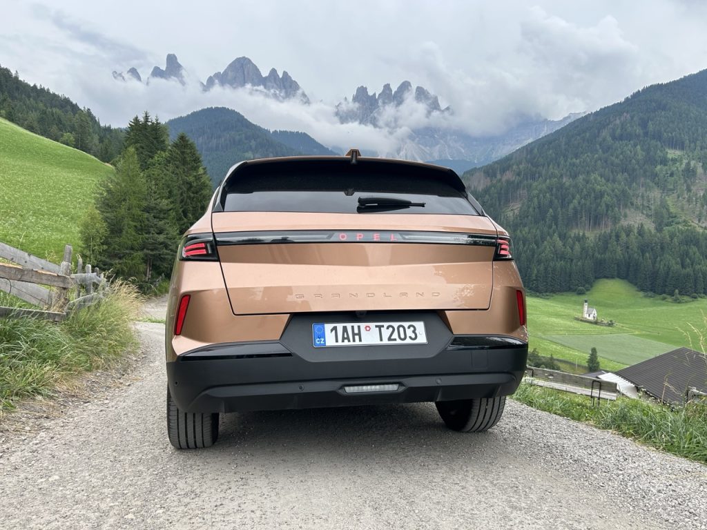 Opel Grandland: foto Žena v autě.cz_5426 ve velké velikosti