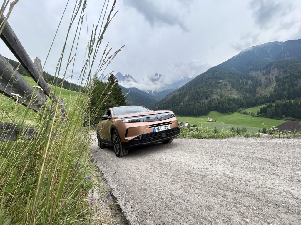 Opel Grandland: foto Žena v autě.cz_5443 ve velké velikosti
