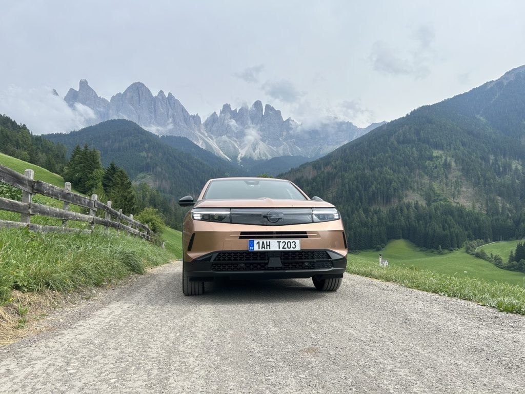 Opel Grandland: foto Žena v autě.cz_5472 ve velké velikosti