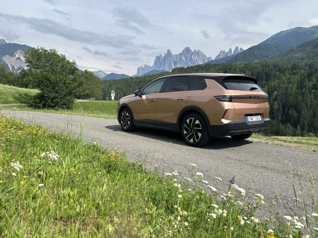 Opel Grandland: foto Žena v autě.cz_5505 ve velké velikosti