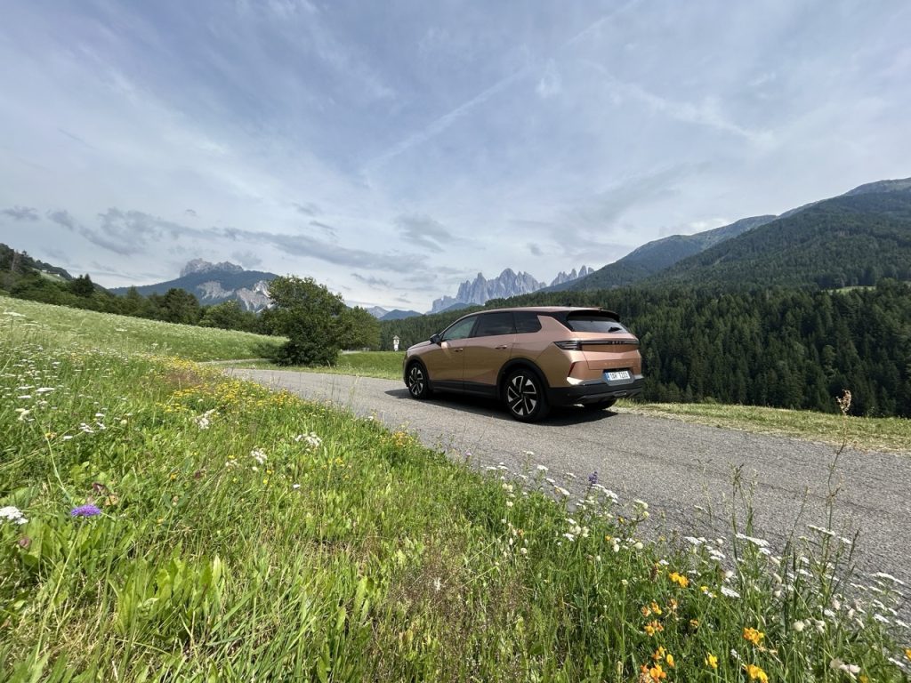 Opel Grandland: foto Žena v autě.cz_5506 ve velké velikosti