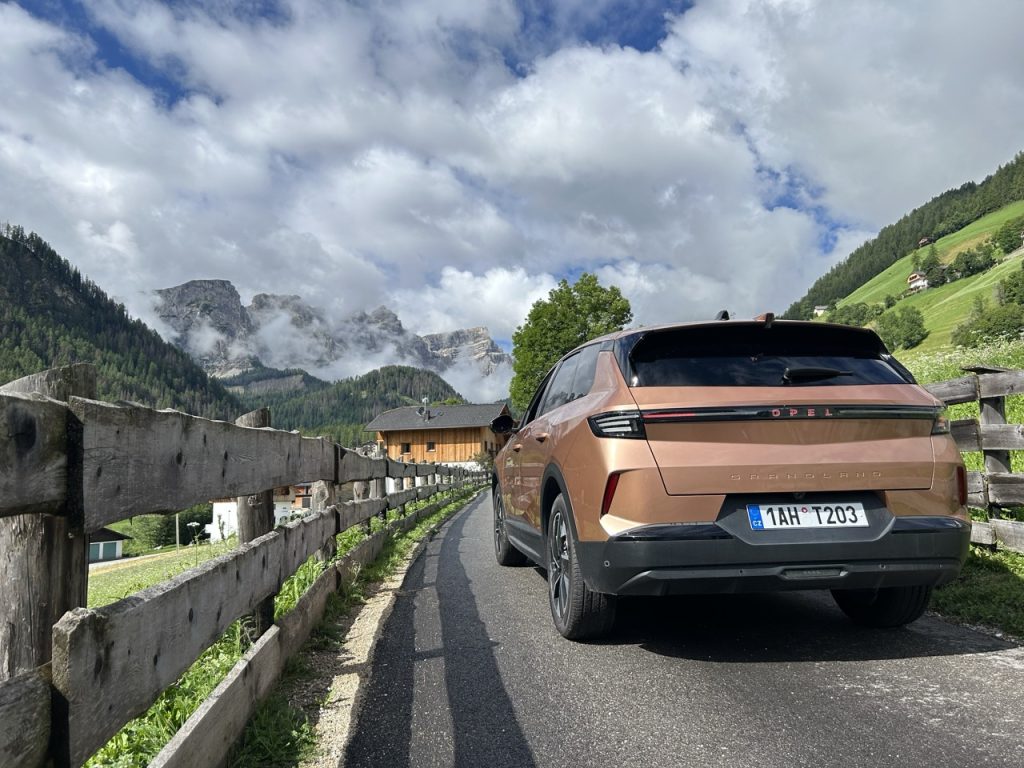 Opel Grandland: foto Žena v autě.cz_5657 ve velké velikosti
