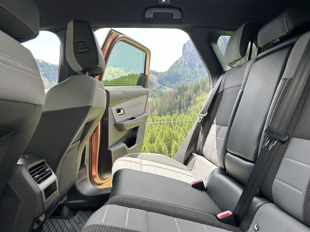 Opel Grandland: foto Žena v autě.cz_5688 ve velké velikosti