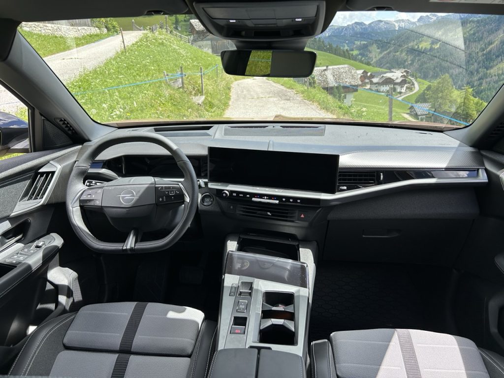 Opel Grandland: foto Žena v autě.cz_5691 ve velké velikosti