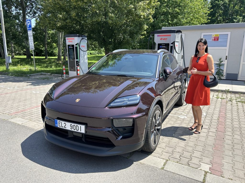 Porsche Macan 4S: foto Žena v autě.cz_4517 ve velké velikosti