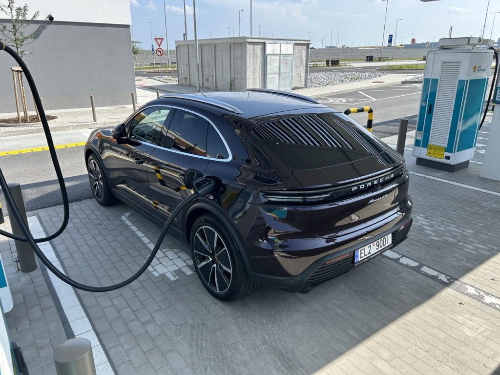 Porsche Macan 4S: foto Žena v autě.cz_4549 ve velké velikosti