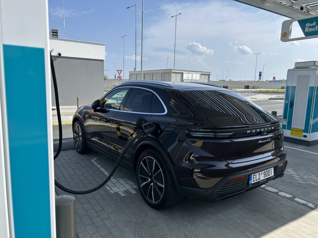 Porsche Macan 4S: foto Žena v autě.cz_4555 ve velké velikosti