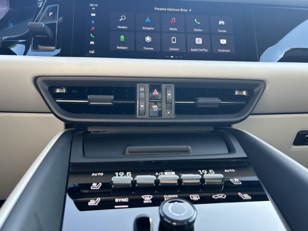 Porsche Macan: foto Žena v autě.cz