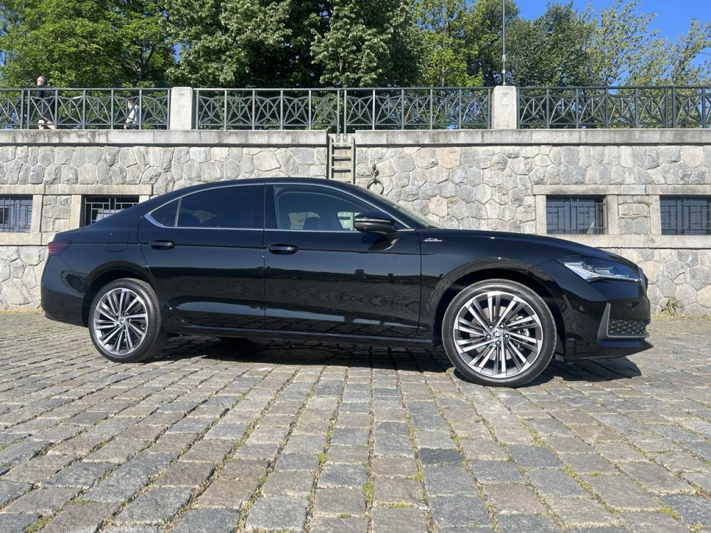 Test Škoda Superb foto: Žena v autě.cz