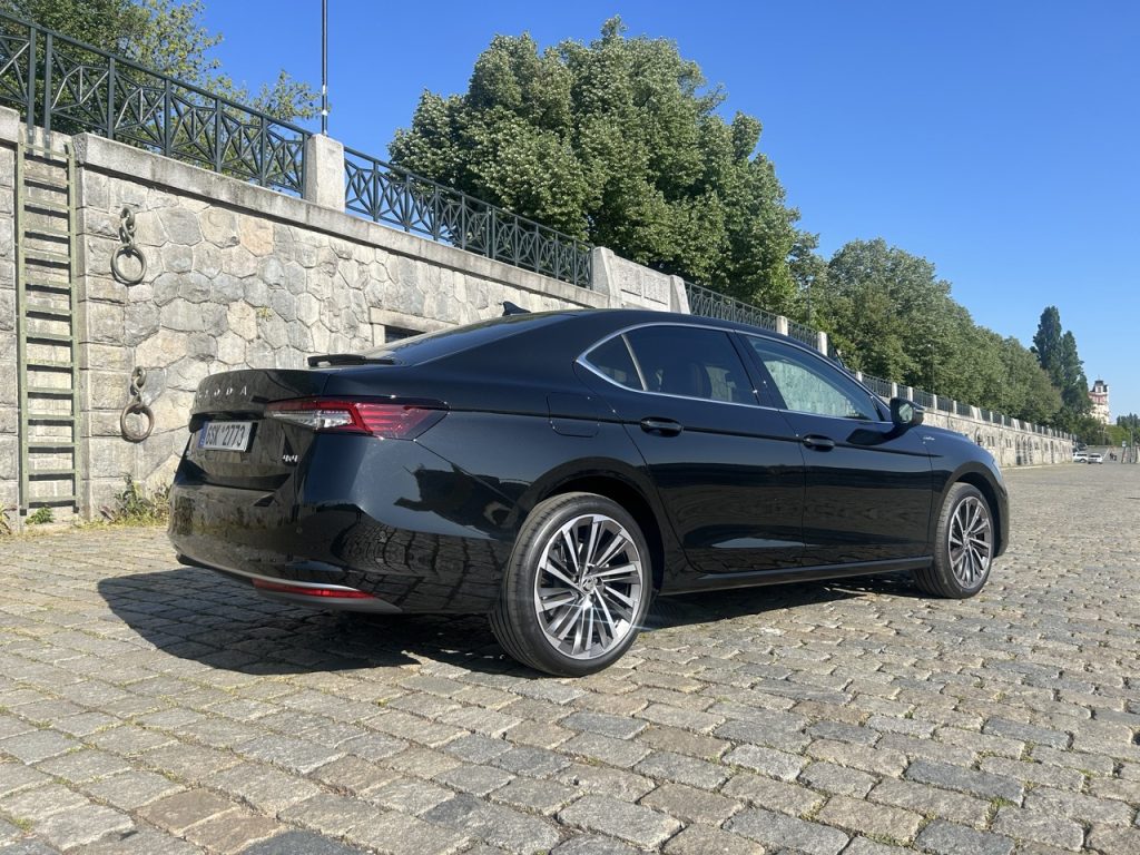 Test Škoda Superb foto: Žena v autě.cz