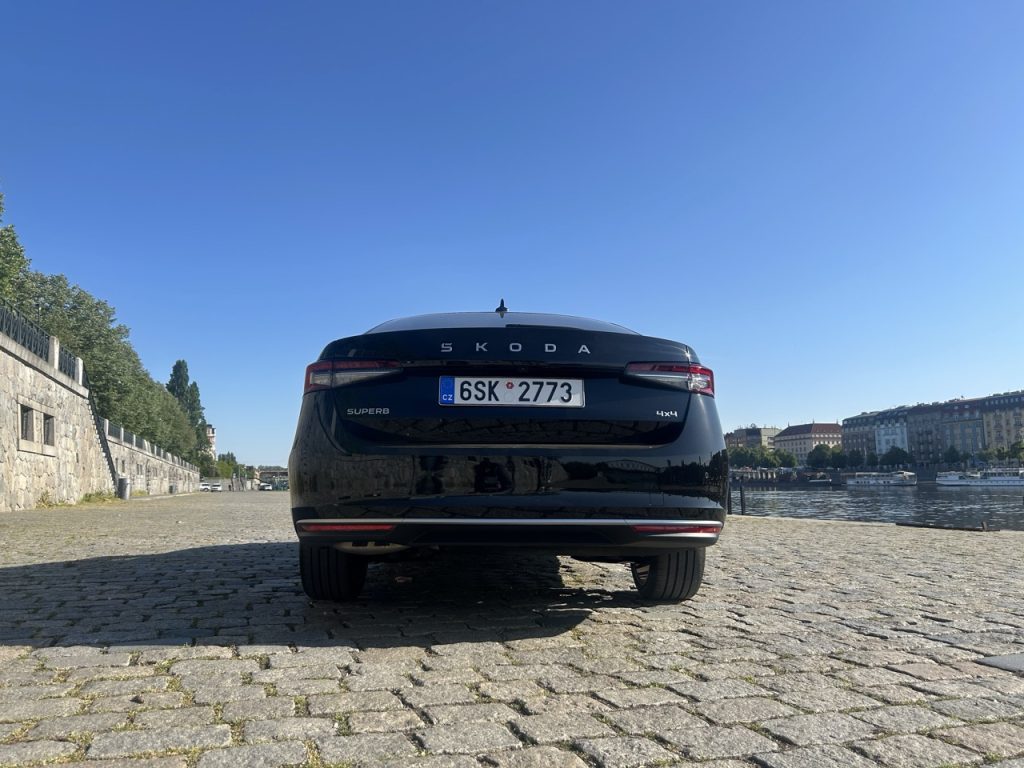 Test Škoda Superb foto: Žena v autě.cz