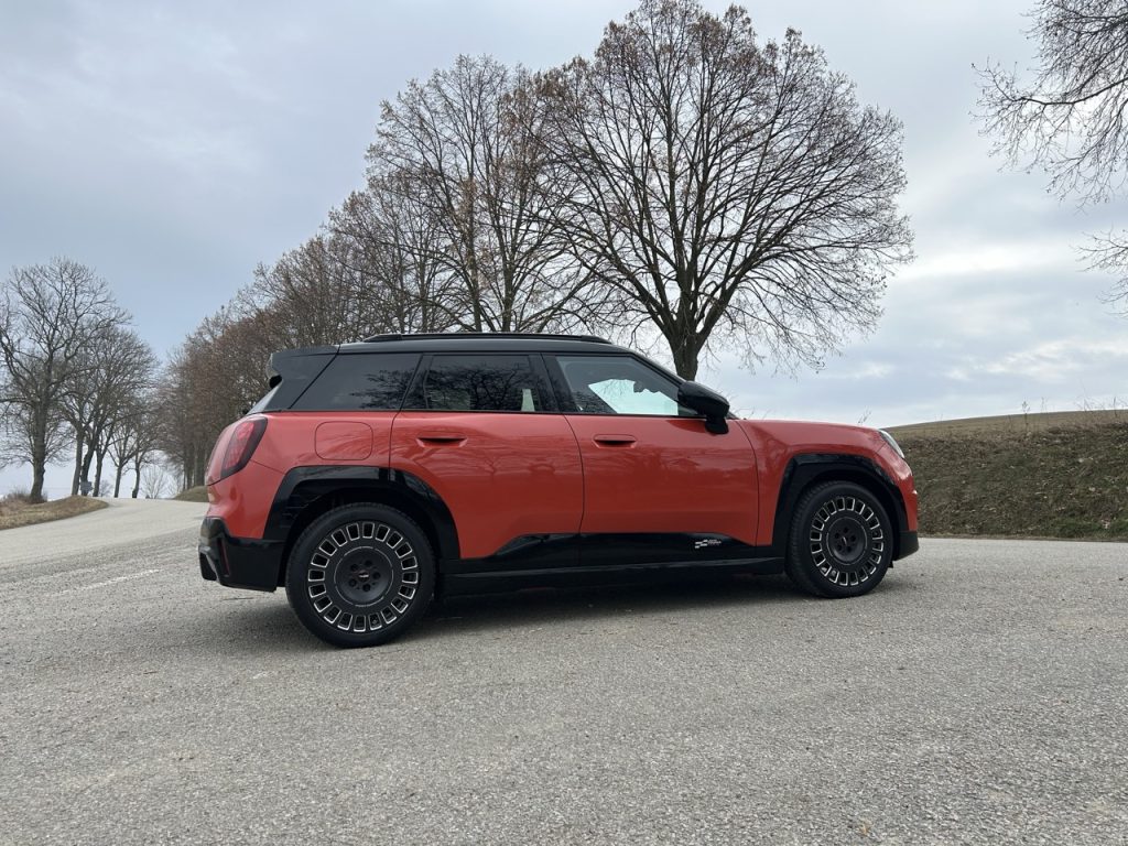 TEST MINI Aceman SE: foto Žena v autě.cz_1285 ve velké velikosti