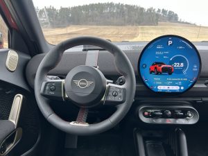TEST MINI Aceman SE: foto Žena v autě.cz