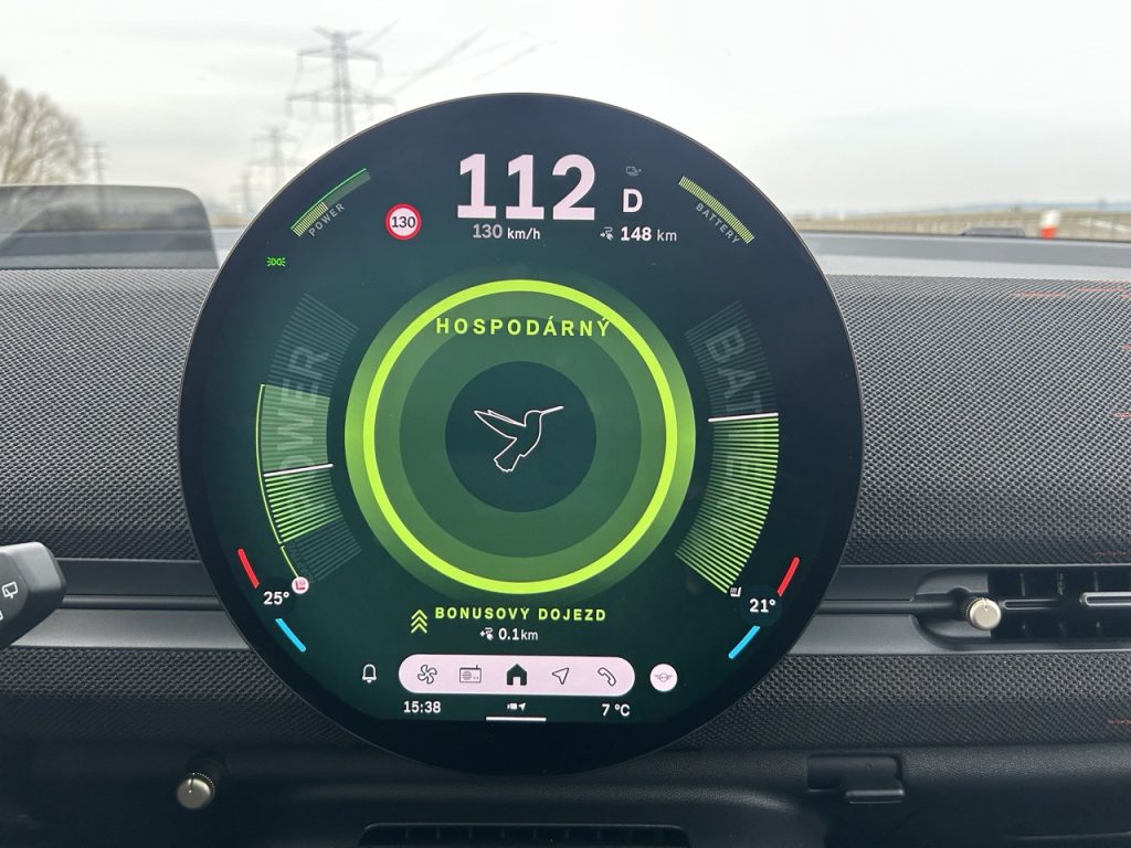 TEST MINI Aceman SE: foto Žena v autě.cz_1347 ve velké velikosti