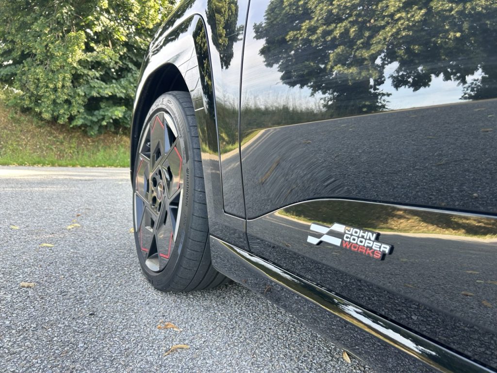 TEST MINI JCW Aceman: foto Žena v autě.cz