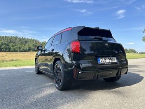 TEST MINI JCW Aceman: foto Žena v autě.cz